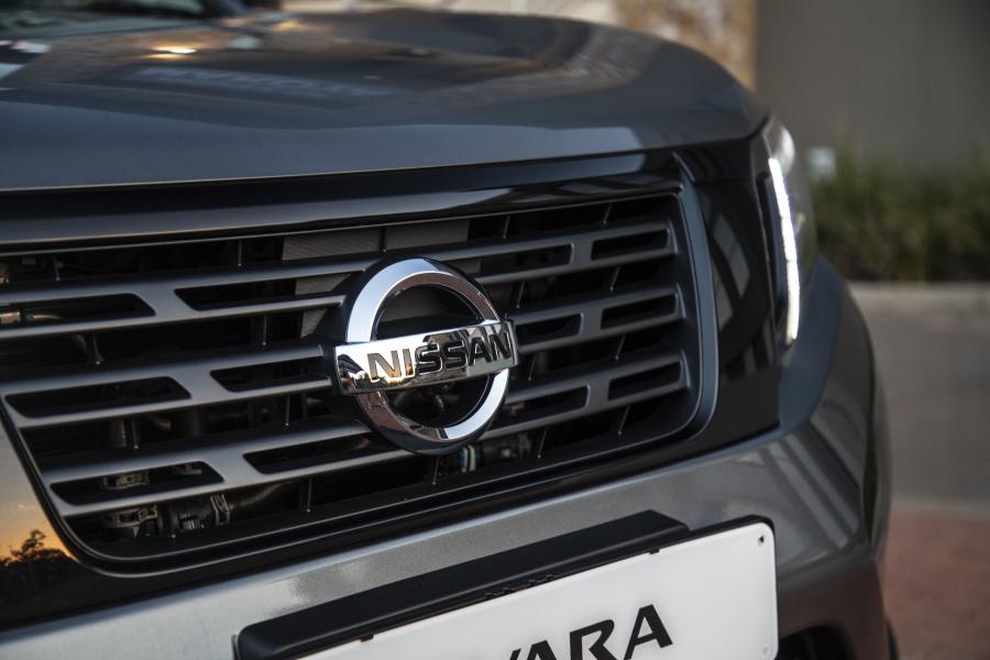 Логотип Nissan Navara Stealth Double Cab (D23) 2019 года  (ZA) (фото 22 из 32)